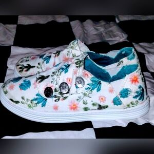 BlowFish Women's Slip On Canvas Shoes Size 5.5 EUC